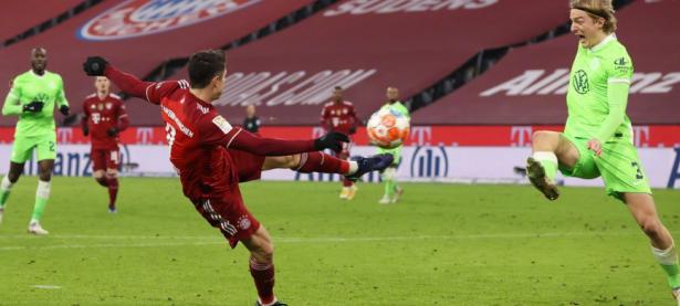 开云体育网址-莱万当家，拜仁四球大胜晋级