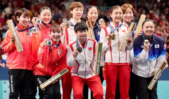 运动员铁血拼搏，荣膺金牌成果举国欢腾