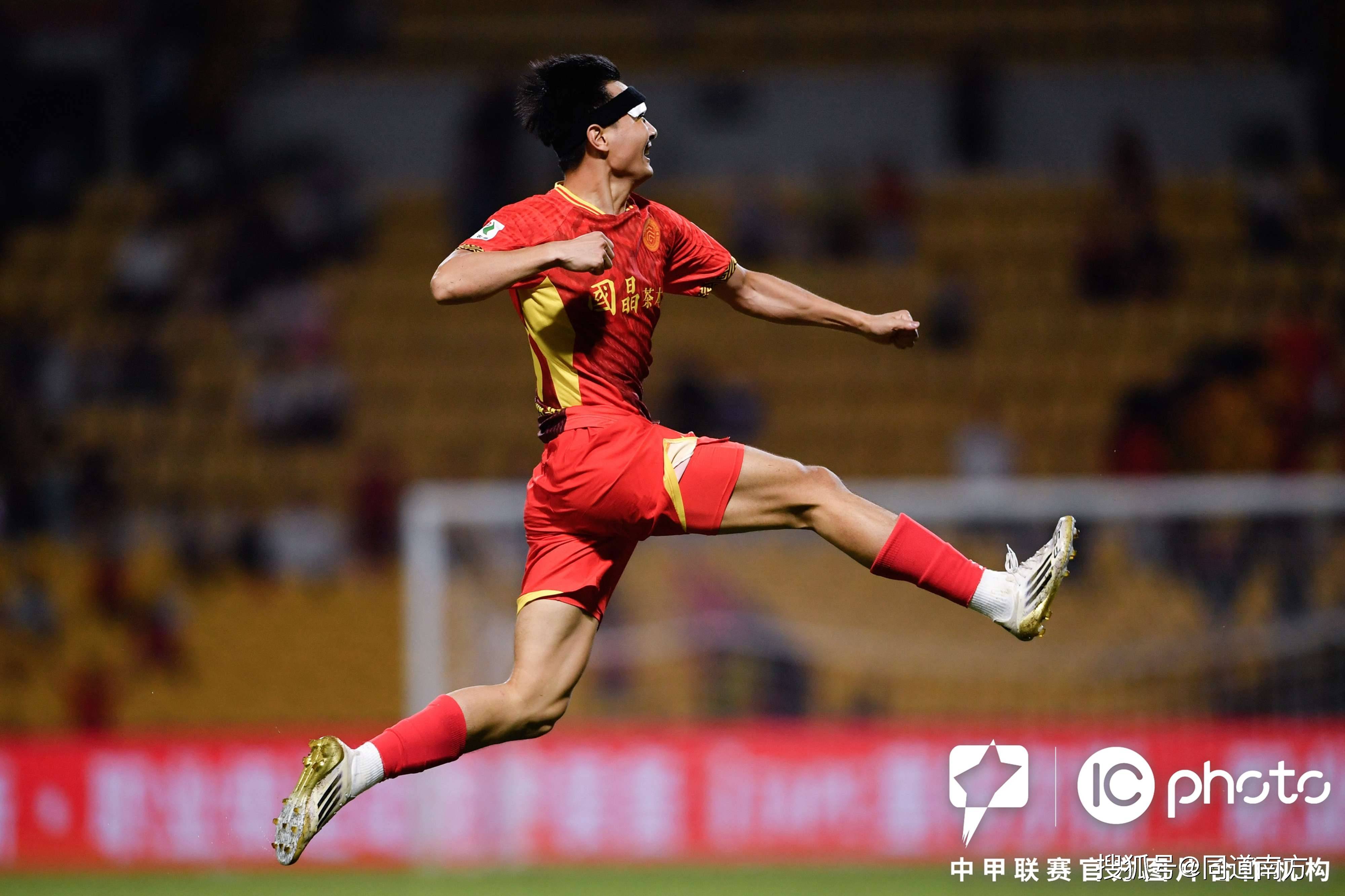 包含国内足球比赛掀起高潮,吸引众多球迷关注的词条 包含国内足球比赛掀起高潮,吸引众多球迷关注的词条