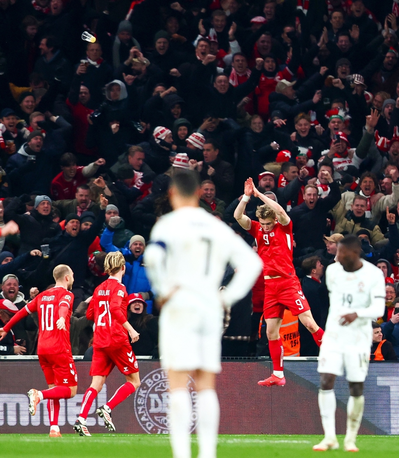 欧国联比赛后裁判成焦点,判罚引发争议的简单介绍 欧国联比赛后裁判成焦点,判罚引发争议的简单介绍