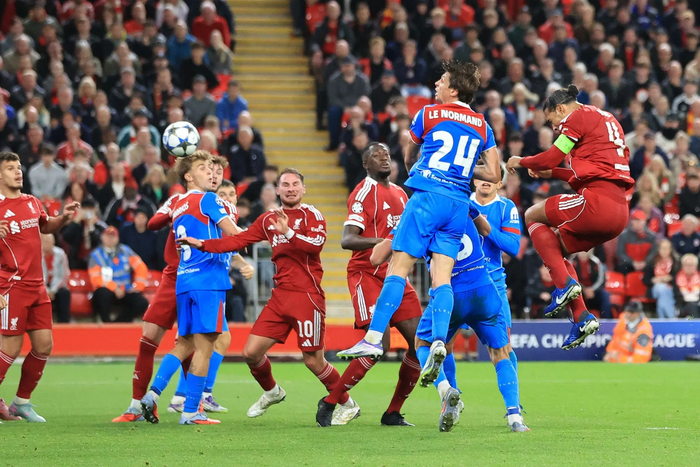 马德里竞技对阵利物浦全力以赴