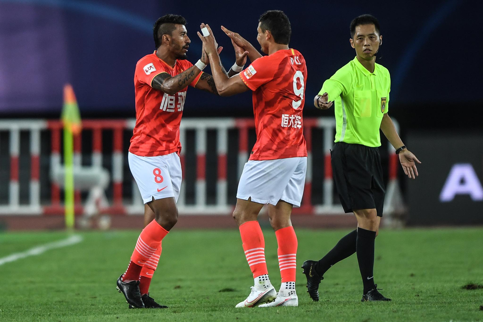 恒大客场大胜苏宁，稳固榜首的简单介绍