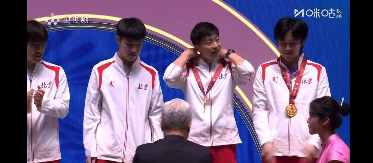 运动员各显神通为胜利拼尽全力