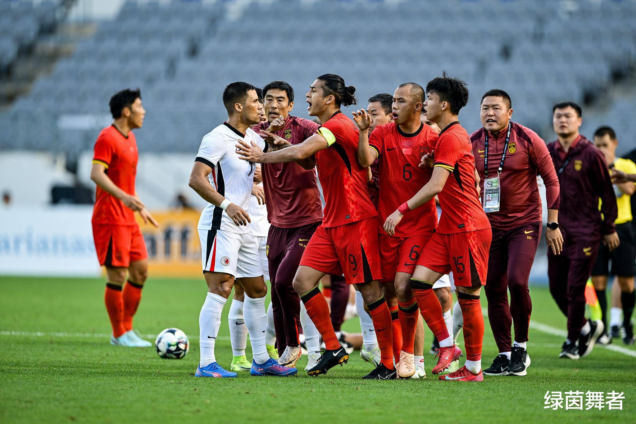 关于东亚球队在亚冠赛场上展现出色，国内球迷欢呼！的信息